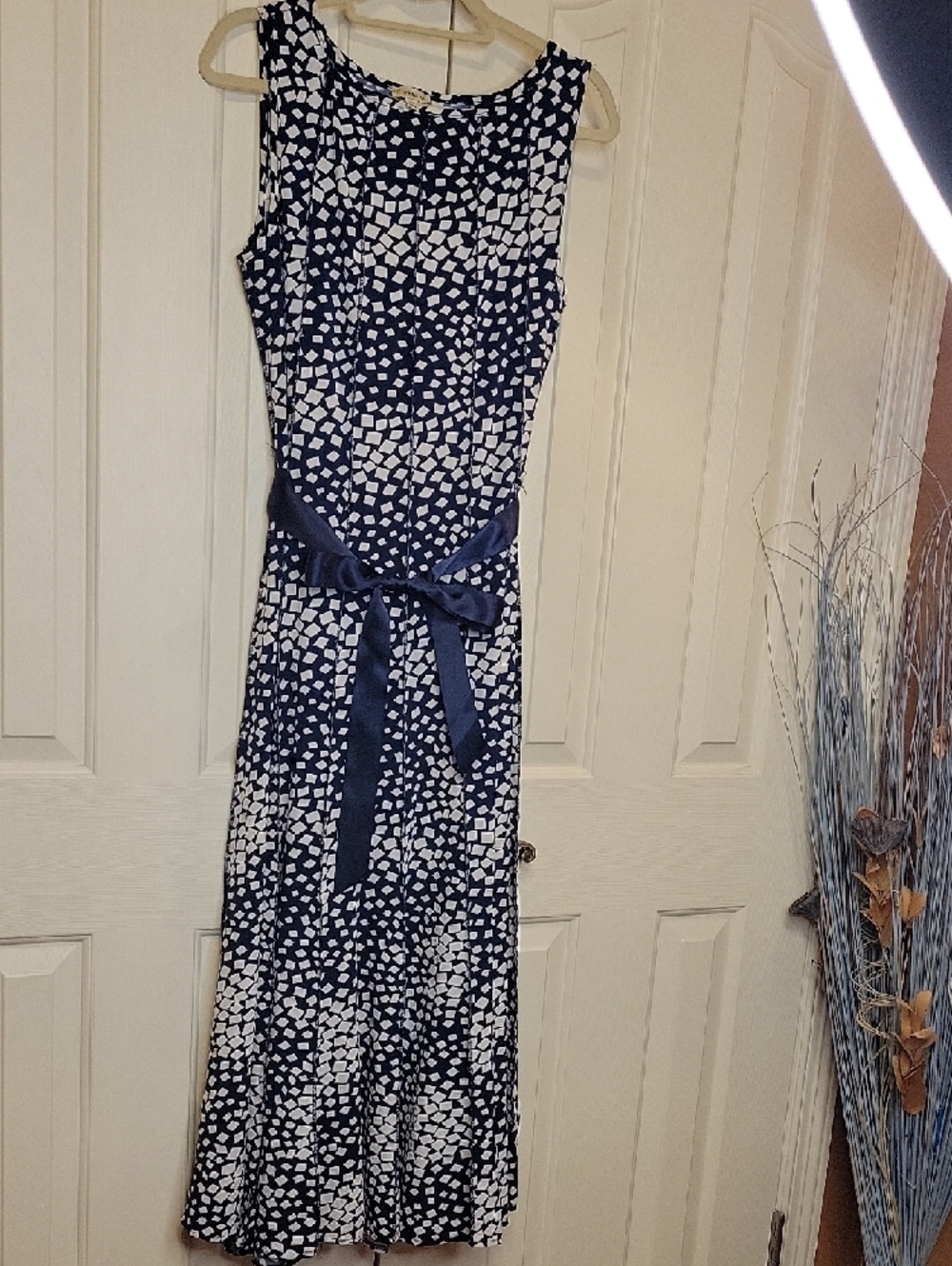 Haani Navy and White Printed Sleeveless Maxi Dress with Sash - Picture 4 of 6